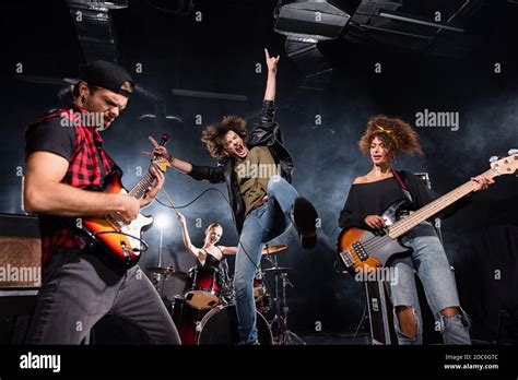 Back Up Guitarists Hi Res Stock Photography And Images Alamy