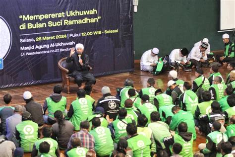 Foto Ratusan Mitra Gojek Ikuti Tabligh Akbar Ayo Bandung