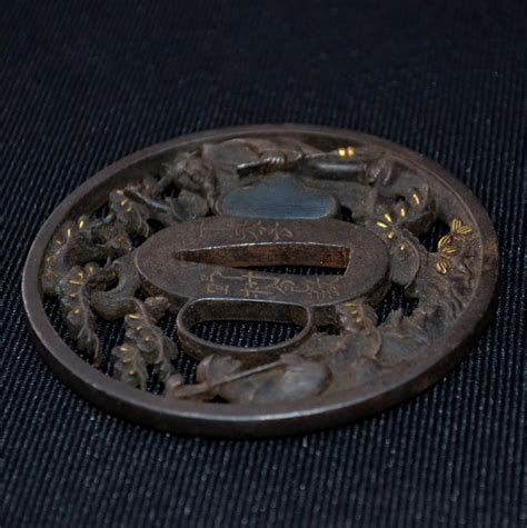 Tsuba en fer incrusté d or Jo et Uba Japon période Edo XIXe siècle