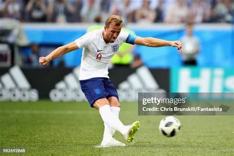 Harry Kane 2018 World Cup Photos and Premium High Res Pictures - Getty ...