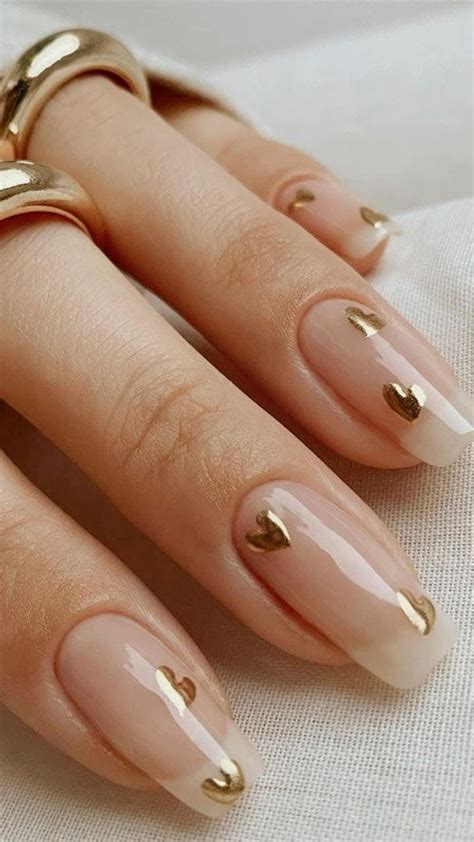 Pin By Beyzaayilmazz On Sizin Pinleriniz Gold Nails Stylish Nails