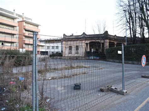 Via Baschenis Vi Ricordate Il Benzinaio Pronto Il Nuovo Rond Cambia