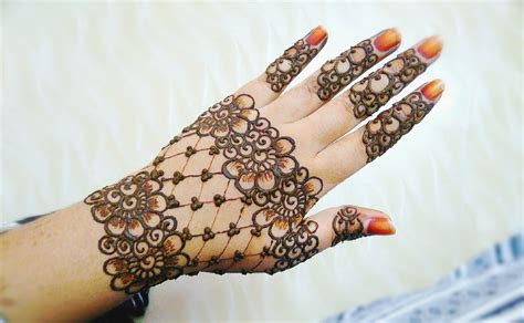 Easy Stylish Floral And Lines Mehndi Design Henna Design Back Hand Back Hand Mehndi