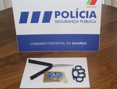 Homem Detido Na Guarda Por Posse Il Cita De Armas E Estupefaciente