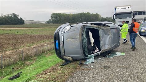 Incidente sulla tangenziale all altezza di Vadò Moncalieri auto urta