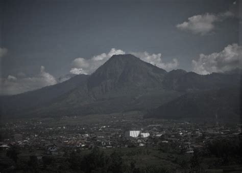 Rahasia Mistis Di Balik Pesona Gunung Panderman Benarkah Ada Pasar