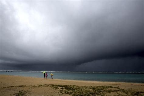 Hawaii braces for more bad weather, threatened by ‘catastrophic ...