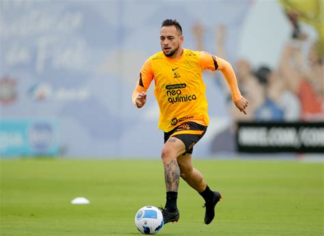 Direto do CT Timão faz treino de posse de bola e tático de olho na