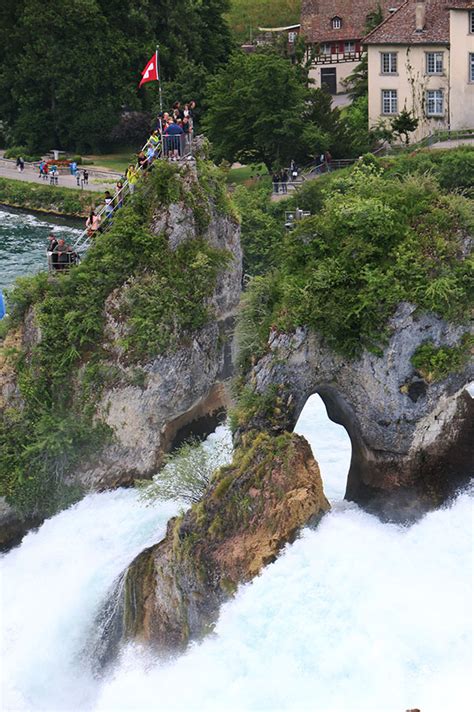 Der Rheinfall In Schaffhausen