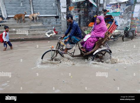 Dhaka Bangladesh June 12 2023 Vehicles Try To Drive Through A