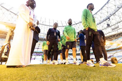 Seleção brasileira faz 2º treino no Catar sob olhares de membro da