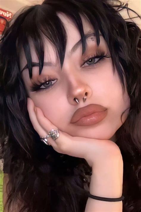 Grunge Makeup Looks Inspired By The 90s Punk Makeup Dark Makeup