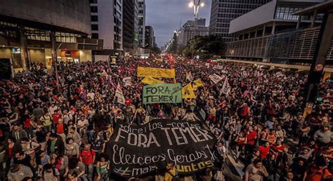 Golpe Protesto reúne mais de cem mil na Paulista Senge RJ