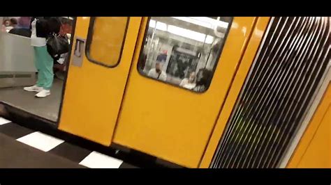 Berliner U Bahn Wagen Bergang Auf Der U Richtung Rathaus