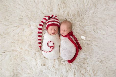 These 17 Newborns Wearing Knitted Christmas Outfits Will Fill Your ...