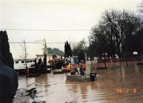 1996 Flood Images Oregon Yacht Club