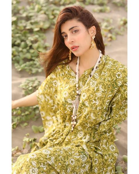 I Dont Need A Man In My Life Urwa Hocane Reviewitpk