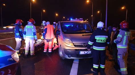 Gro Ny Wypadek Na Trasie S W Suchedniowie Bus Z Pasa Erami Uderzy W