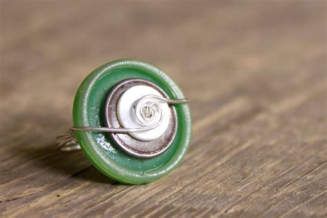 Button Ring Button Art, Button Crafts, Cute Jewelry, Jewelry Ideas, Button Jewellery, Wire Rings ...