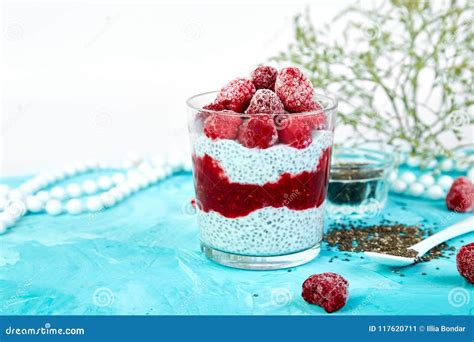 Gesunder Chia Pudding Mit Himbeeren Im Glas Stockbild Bild Von Frisch