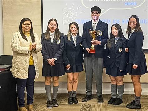 Estudiantes De San Fernando College Deslumbran En Ferias De