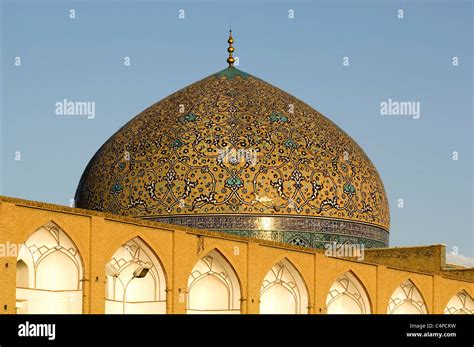 Sheikh Lotfollah Mosque Exterior Hi Res Stock Photography And Images