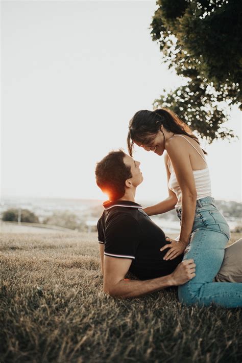 Cute And Warm Couple Session Romantic Engagement Session In Field