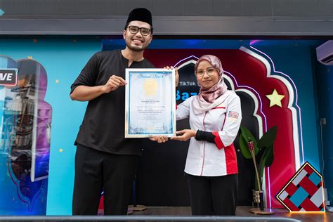 Khairulaming Mencatatkan Rekod Di Malaysia Book Of Records Untuk