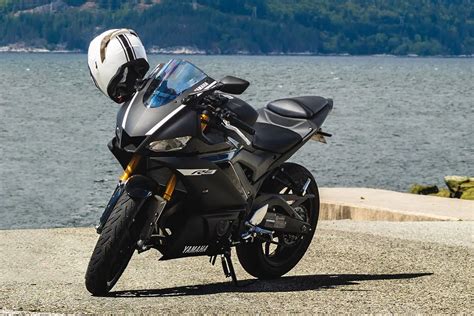 kawasaki  yamaha motorcycles comparison big bike reviews