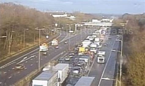 M6 Traffic Latest M6 Lanes Closed After Christmas Travel Crash Causing