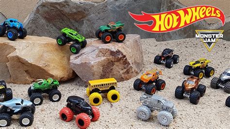 HOT WHEELS MONSTER JAM Saltos En Rampa De Arena Y Agua YouTube