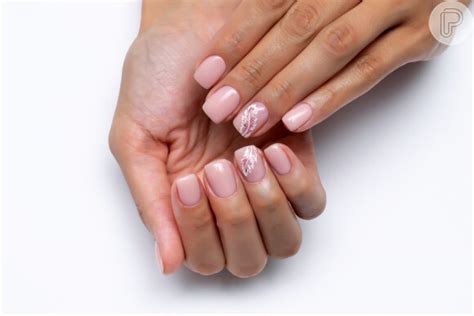 Foto Unhas curtas esmalte nude essa versão vai agradar fãs de nail arts minimalistas