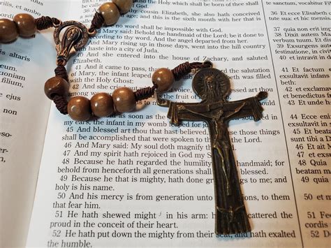 Wooden Holy Trinity Rosary - The Founders Tradin Post