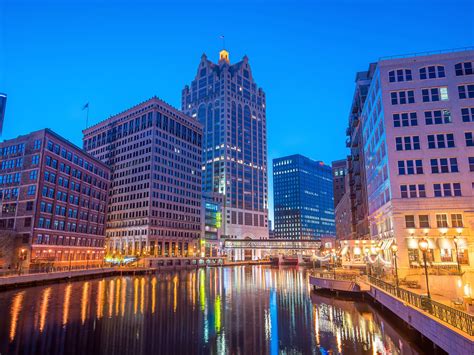 Milwaukee, Wisconsin 2025 | Ultimate Guide To Where To Go, Eat & Sleep