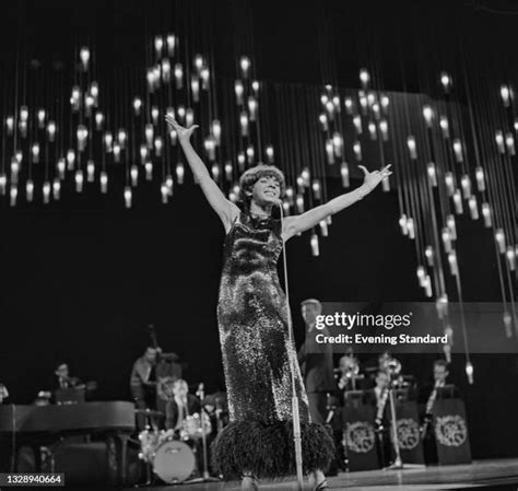 Shirley Bassey Photos And Premium High Res Pictures Getty Images