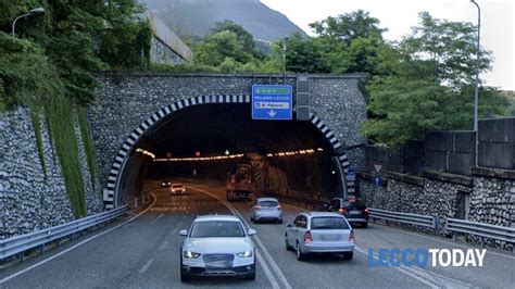 C Un Auto Ribaltata Sulla Lecco Ballabio Un Falso Allarme