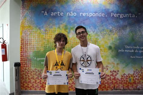 Estudantes recebem medalhas conquistadas na Olimpíada Nacional de