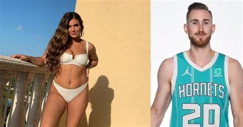 Sexy New Robyn Hayward Bikini Pics