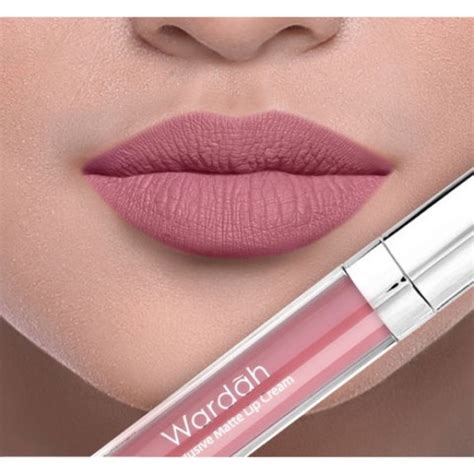 8 Rekomendasi Warna Lipstik Yang Cocok Untuk Bibir Hitam