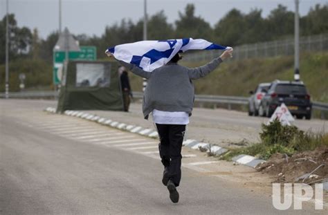 Photo: Religious Jew protests for Gaza Strip settlement near Gaza Strip ...