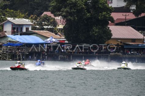 Fih O Sesi Balap Pertama F Powerboat Antara Foto