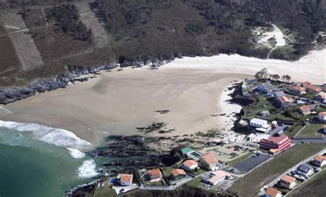 Dos personas rescatadas en la playa de O Río en Meiras cuando las