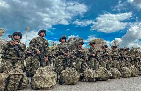 Con 5 Nuevos Pelotones De Soldados Profesionales El Ejército Continua