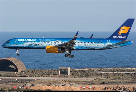 TF FIR Icelandair Boeing 757 256 WL Photo by Adolfo Bento de Urquía