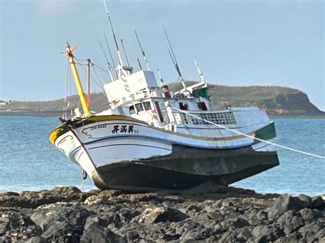 漁船金龍頭海域擱淺 船員跳海登岸 漲潮時自行脫困 澎湖時報 Penghutimes 澎湖忠實新聞網