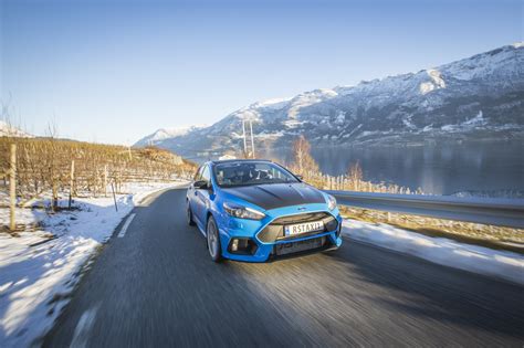 See How Tourists React When Riding in a Ford Focus RS Taxi - autoevolution