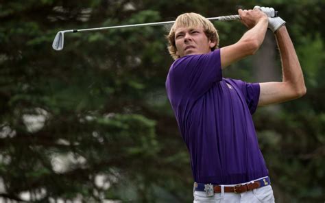 ansett qualifies   amateur  turn pro  september