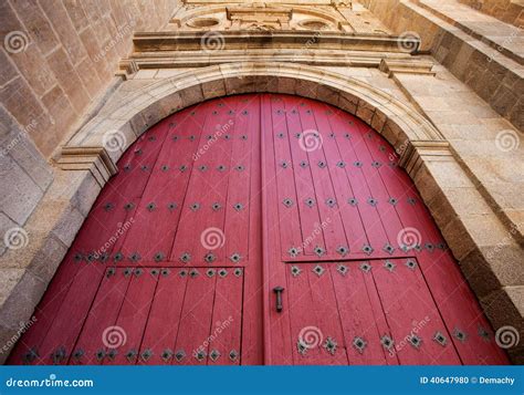 Porta Antiga Bonita Da Igreja Foto De Stock Imagem De Escultura