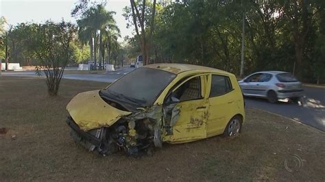 Carros Batidos S O Usados Para Conscientizar Motoristas Em Ara Atuba