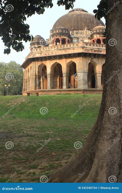 Tomb Of Muhammad Shah In Lodi Gardens Stock Photo Image Of Greenery